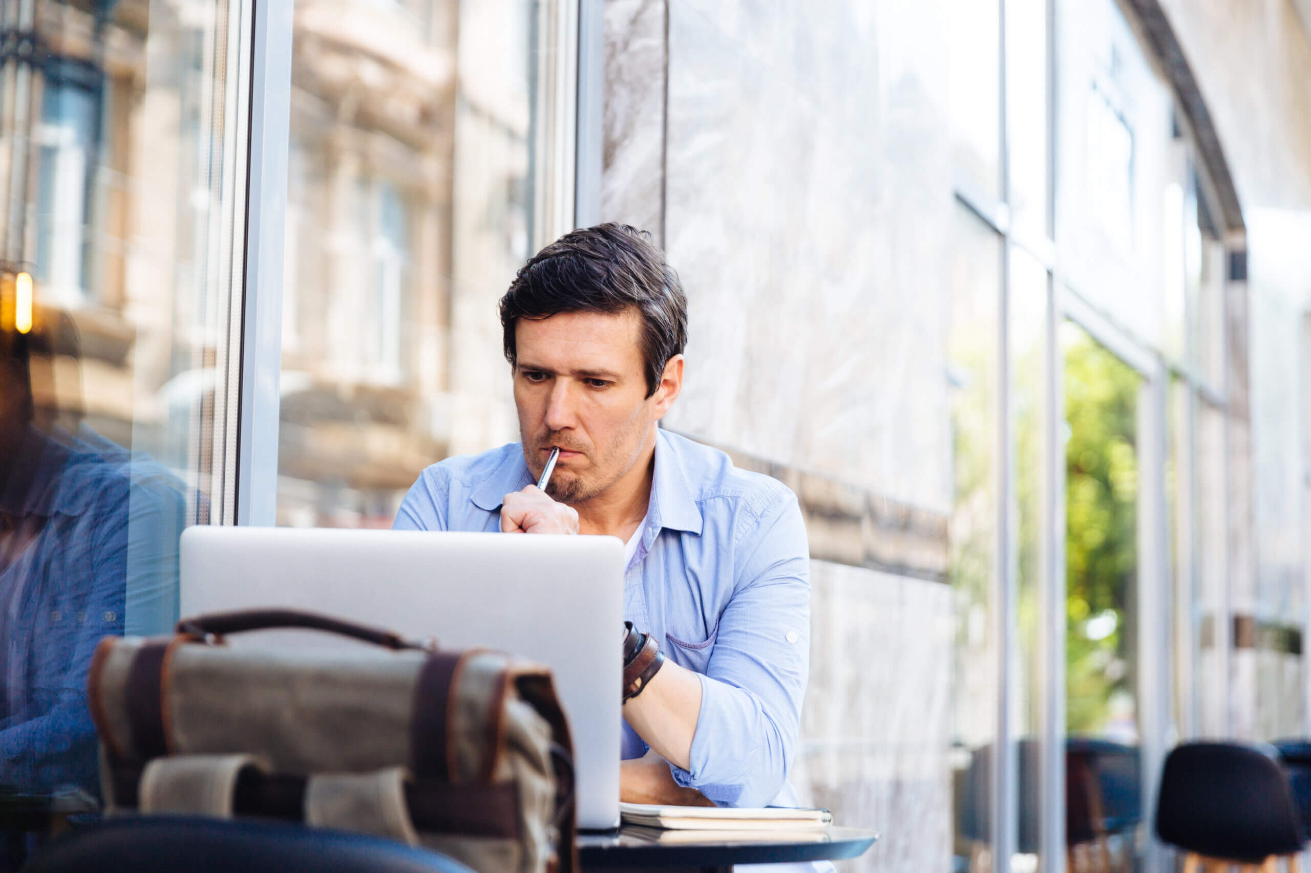 A man on his laptop learning about the beenverified opt out process
