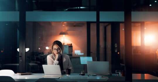 A woman learns about the Instant Checkmate opt out process on a laptop in the evening.